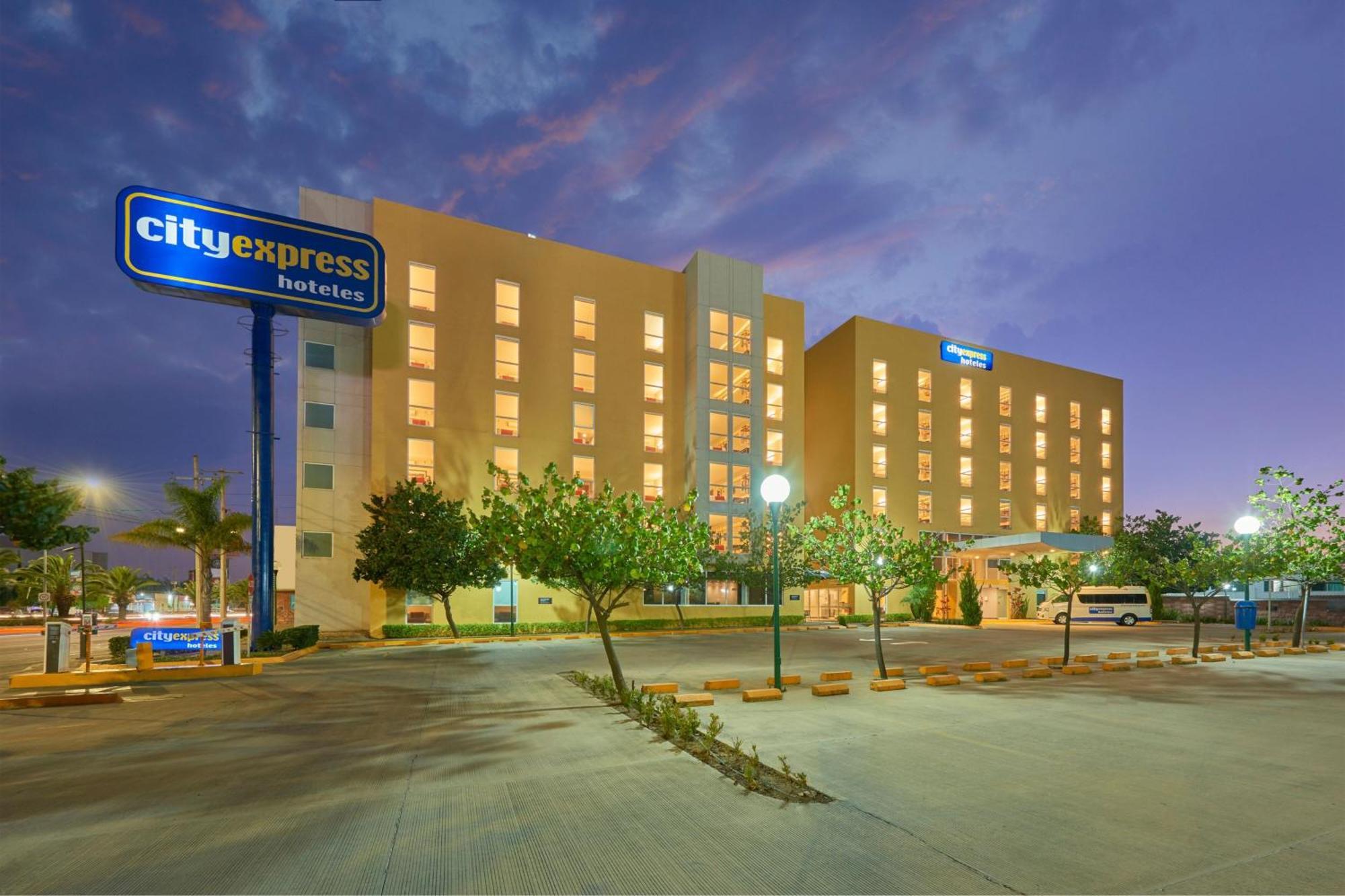 City Express By Marriott Irapuato Norte Exterior foto